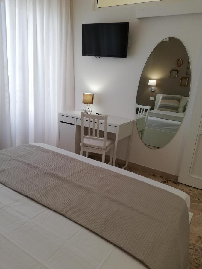 Ostuni Crispi House Hotel Ngoại thất bức ảnh