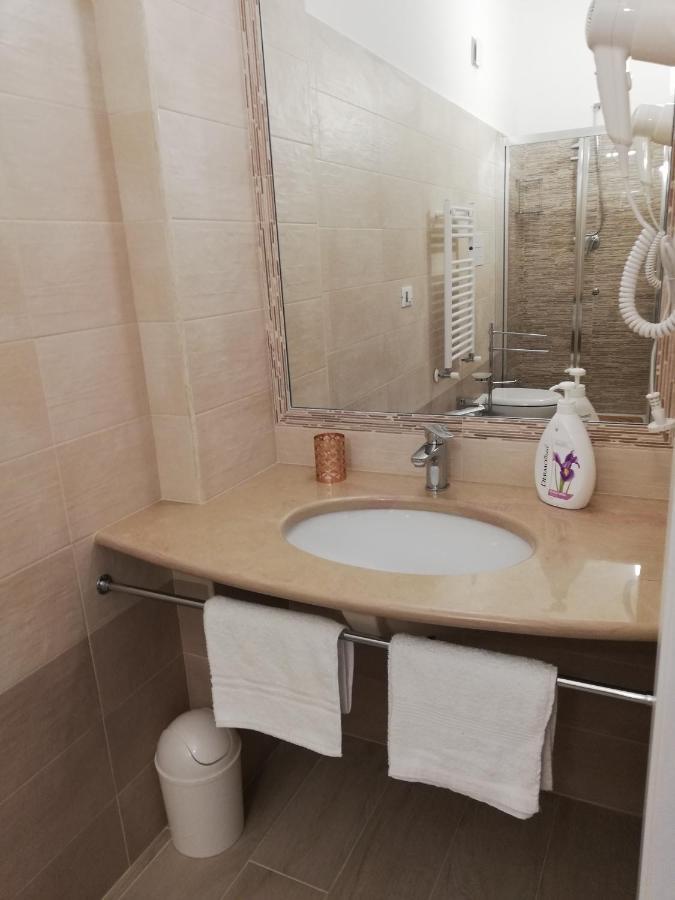 Ostuni Crispi House Hotel Ngoại thất bức ảnh
